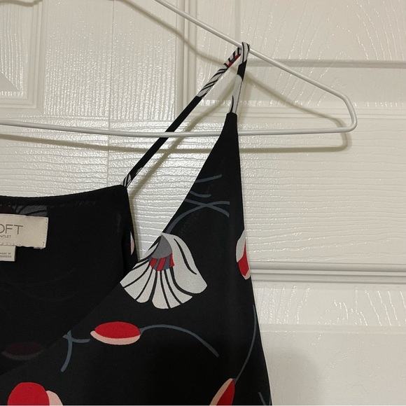 LOFT Black and White Sleeveless Tank Top - Picture 3 of 7